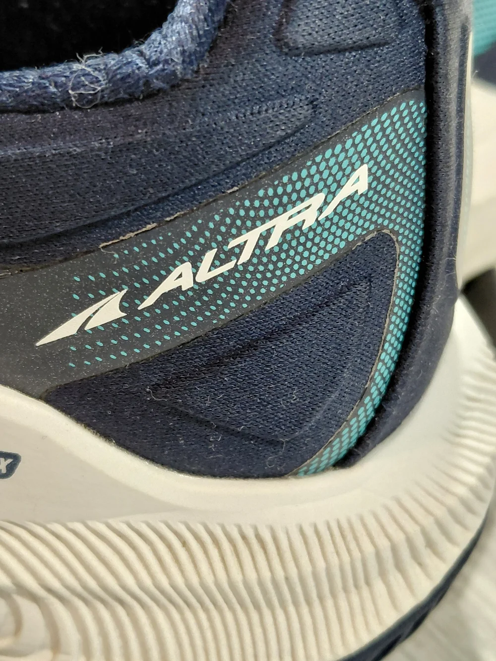 Altra women running
